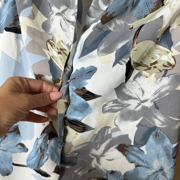 DAZY Shawl Collar Sleeveless Blue Floral Top Size Small - Picture 4 of 10